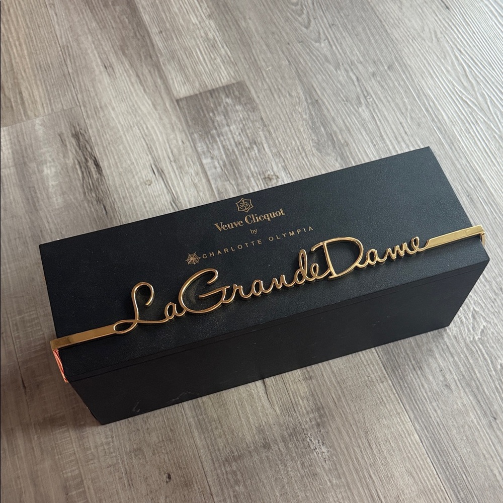 Veuve Clicquot by charlotte olympia case